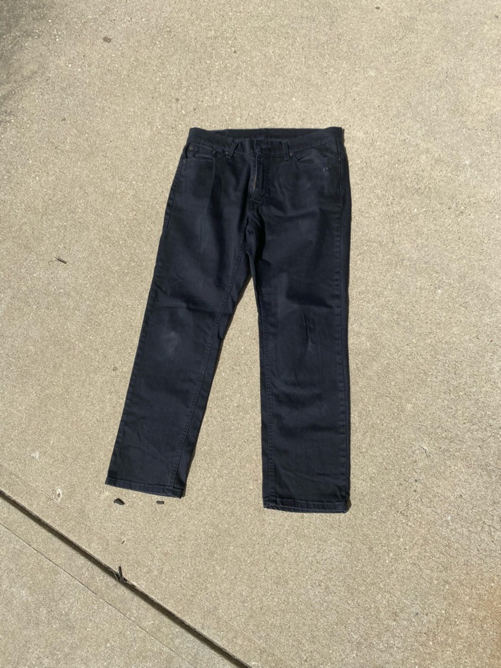 Black Straight-Leg Levi 541